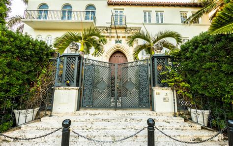 cadaveri villa versace|Two men found dead at Gianni Versace’s former mansion in Florida.